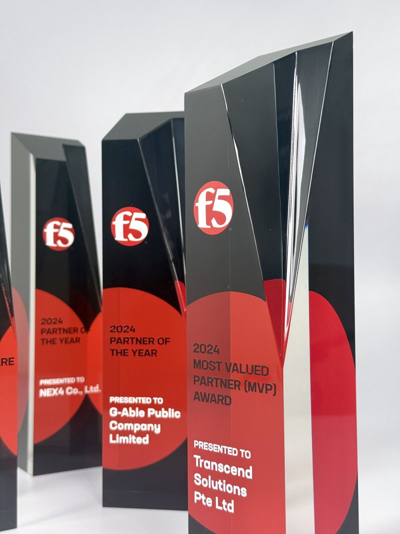 Example of concised layout: logo, award title and recipient name
